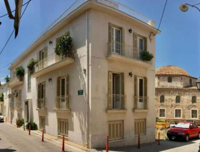Efrosini's Townhouse, BnB Studios and Suites